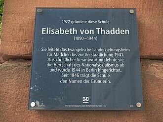 Quelle: Hinweisschild_an_der_Elisabeth-von-Thadden-Schule_HD - eingebettet von www.eeb-karlsruhe.de